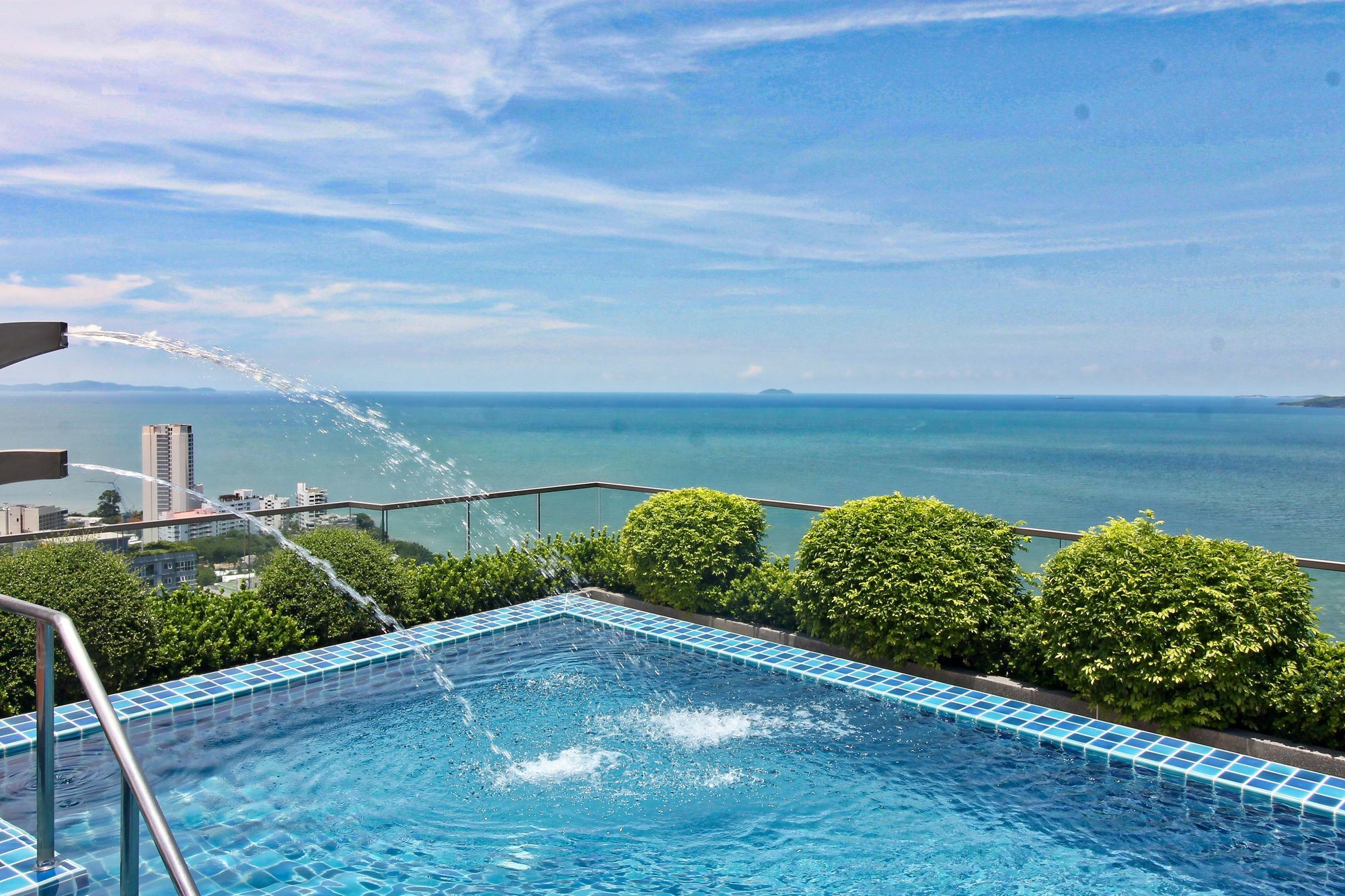 Apartament The Peak Towers Pattaya Zewnętrze zdjęcie